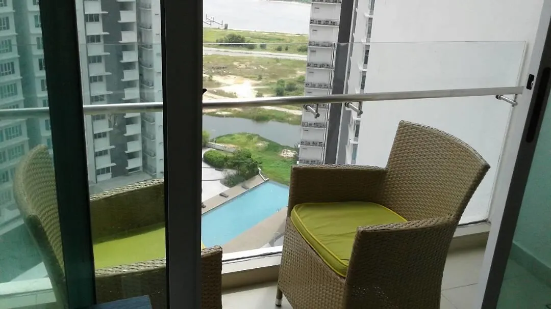 Rebung Homestay @Tropez Residence Johor Bahru 0*,